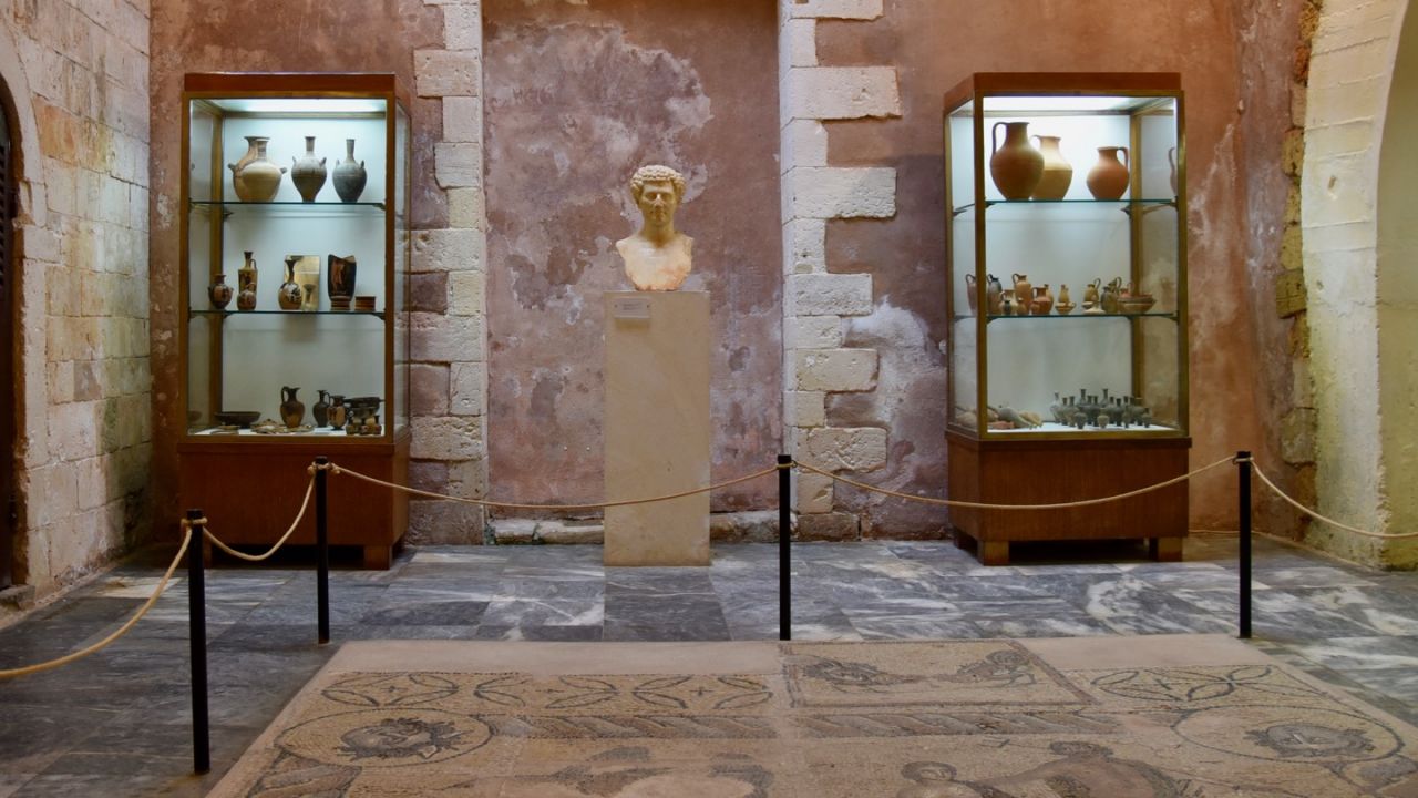 Ausstellungsstücke im Museum in Chania