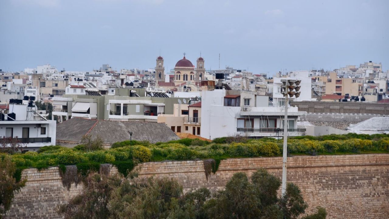 Blick auf die venezianische Mauer und die Dächer von Heraklion