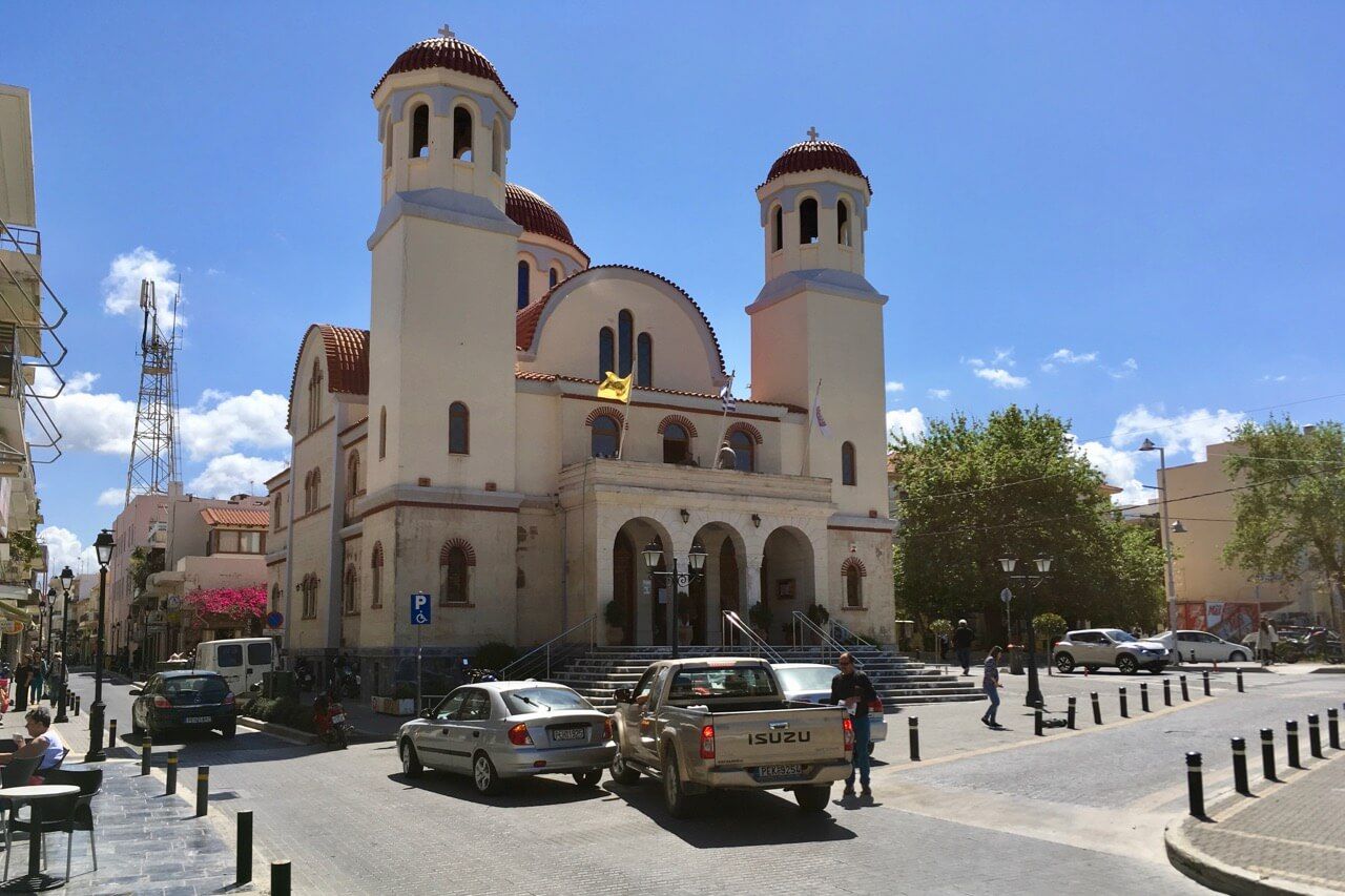 Blick auf die 4 Märtyrer Kirche