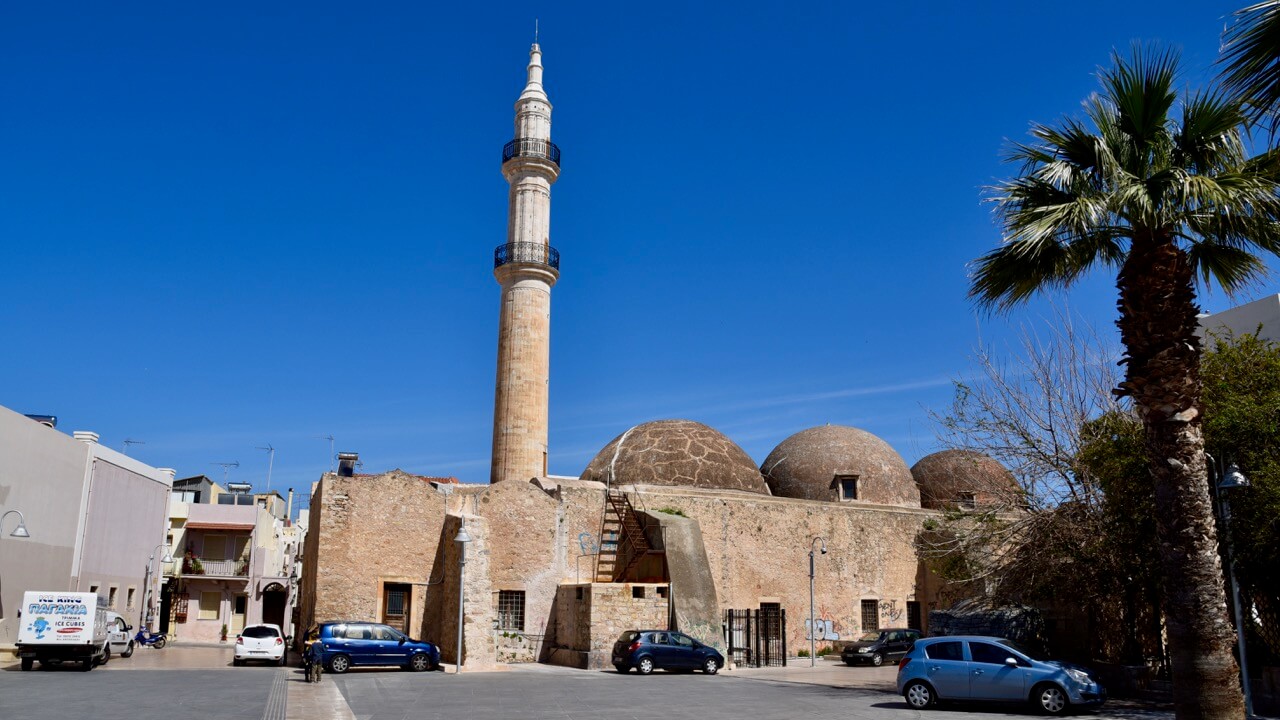 Neratze Moschee mit seinem Minarett