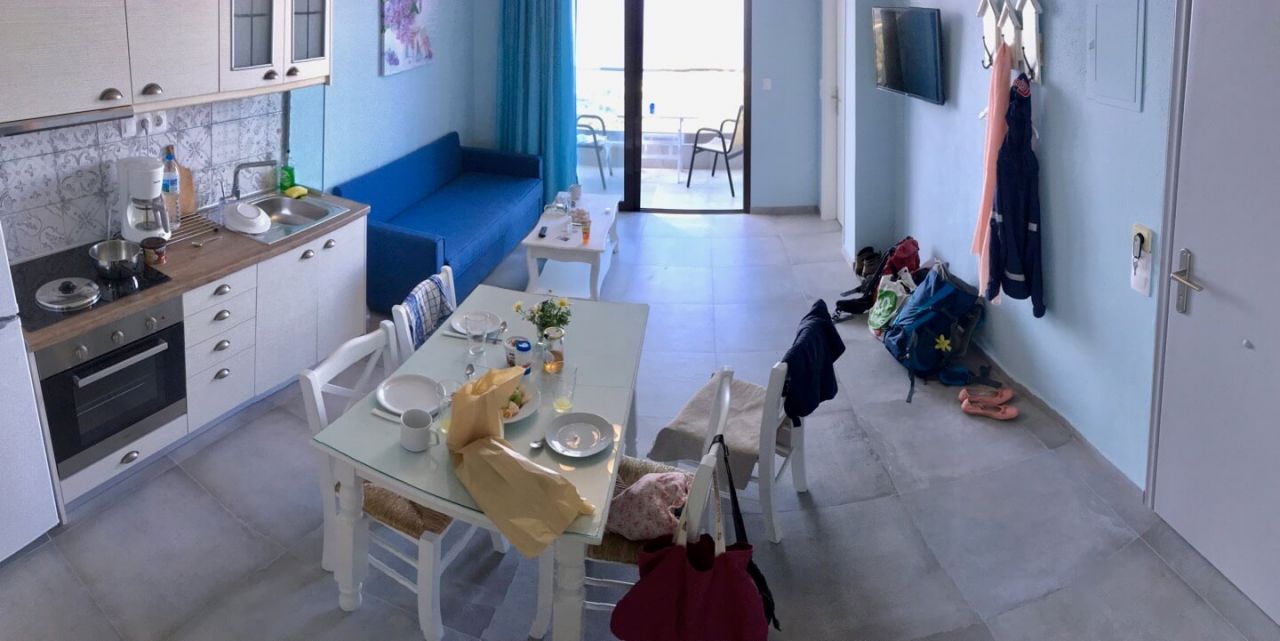 Village Apartments Mirthios - Wohnbereich mit Küche